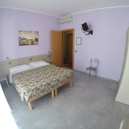 Esperia Hotel 3*